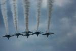 ▲美國國慶閱兵，海軍藍天使特技飛行隊F/A-18大黃蜂戰機飛越上空。（圖／達志影像／美聯社）