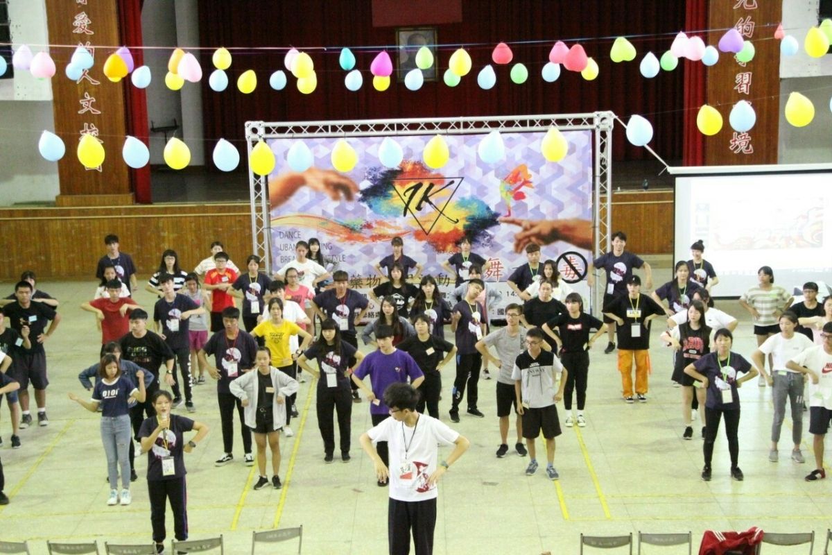 ▲學生在暑假期間「要舞不要毒」以實際行動來反毒。（圖／嘉義縣校外會提供）