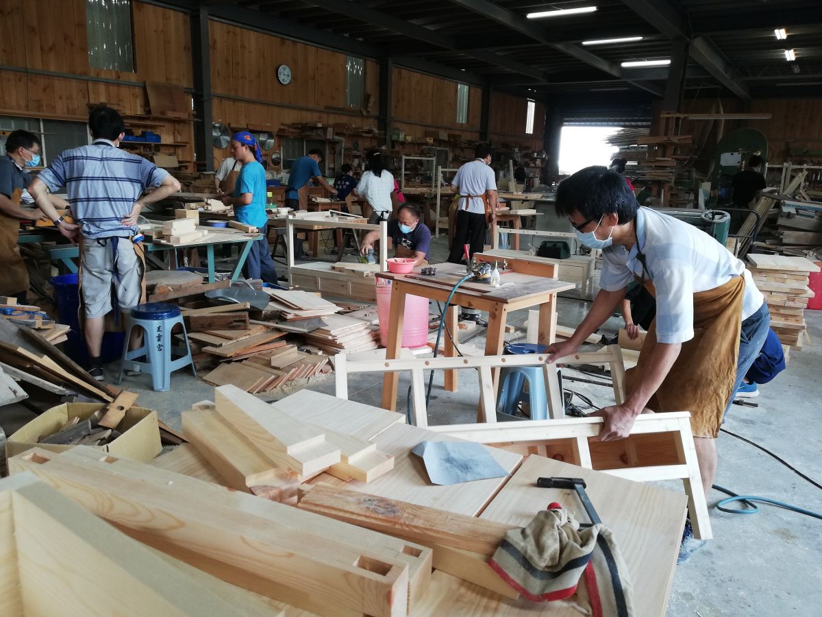 ▲彰化秀水高工建築與設計類群教師們至嘉義木工廠研習。（圖/記者邱嘉琪攝，2019.07.11）
