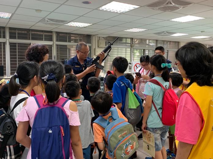 豐原區元氣學堂幼童夏令營　體驗警察的一天
