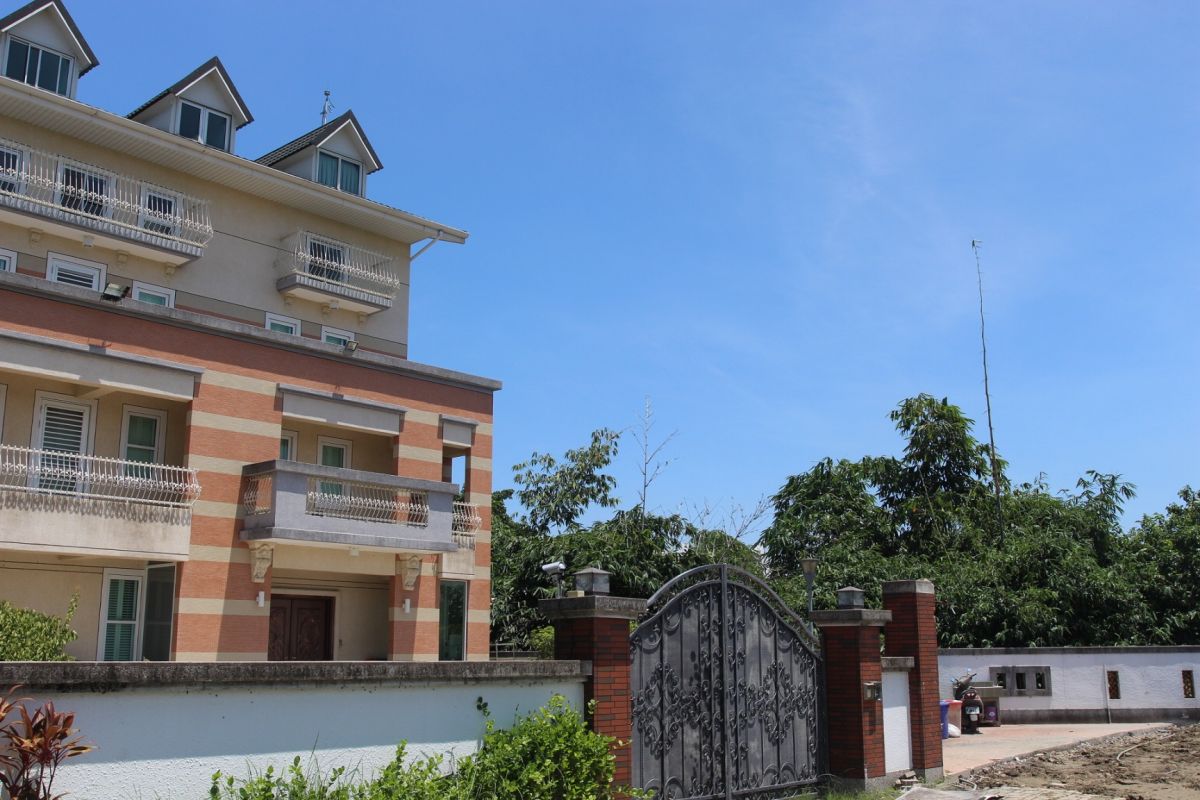 ▲高雄市長韓國瑜妻子李佳芬農舍樓高 4 層的主建物。（圖／記者簡勇鵬攝，2019.07.12）