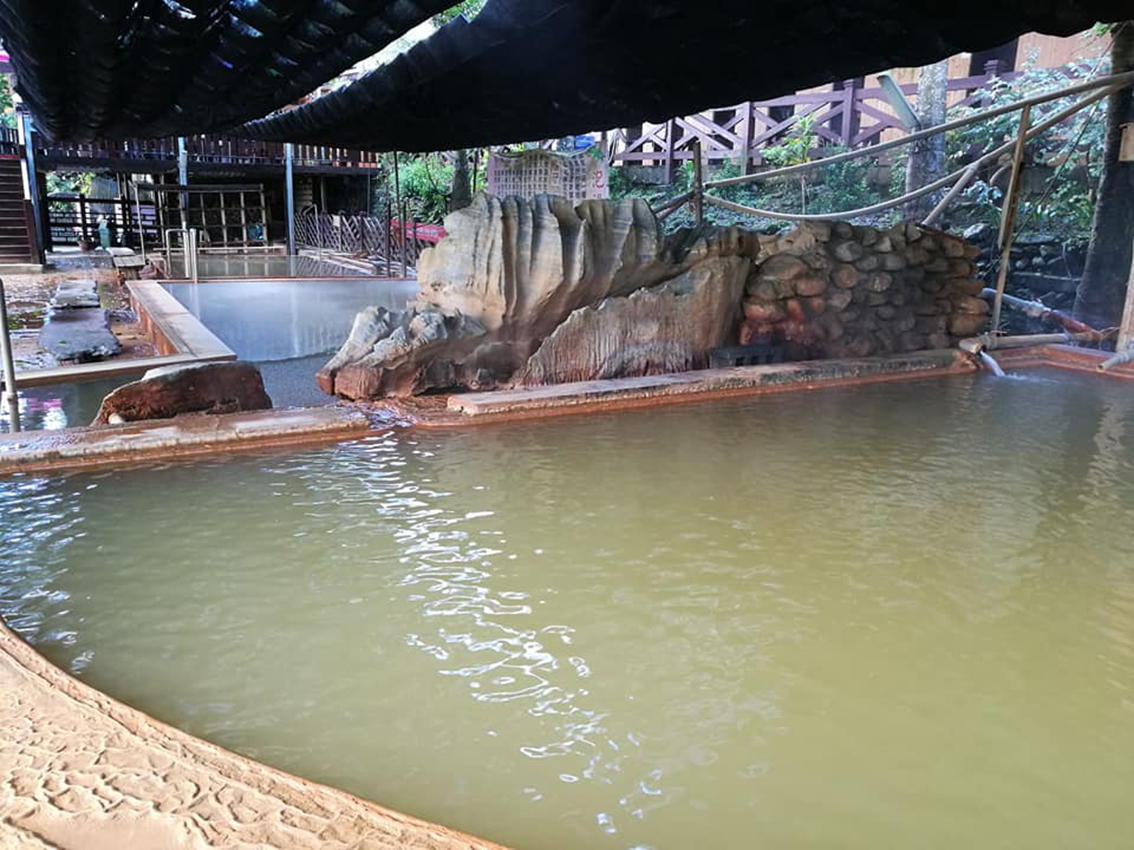 ▲花東縱管處將於7月15日至10月31日起推出「夏泡湯˙享好康」住宿送美食券，再抽1兩黃金活動，邀請民眾夏季泡湯、吃美食、抽大獎。（圖／翻攝自業者臉書）