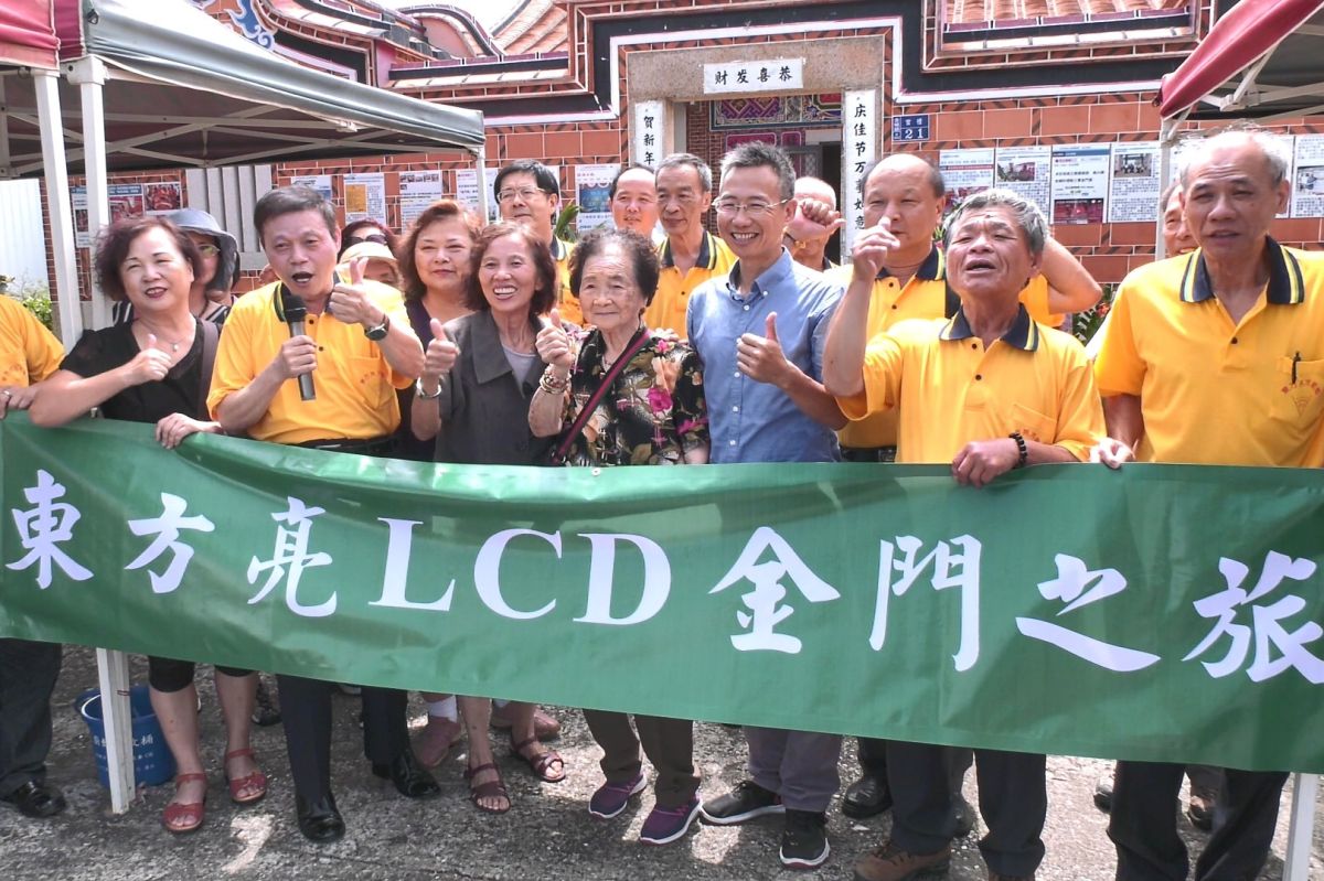 ▲洪志恆服務處成立，東方亮科技公司員工特地跨海相挺。（圖／蔡若喬攝, 2019.07.12）