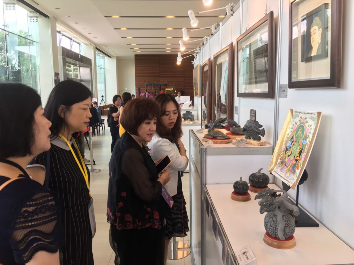 ▲成美文化園特別邀請國際知名的瓷繪藝術家徐瑞芬師生與澎湖監獄的受刑人共同舉辦瓷繪展。（圖／記者陳雅芳攝，2019.07.12）