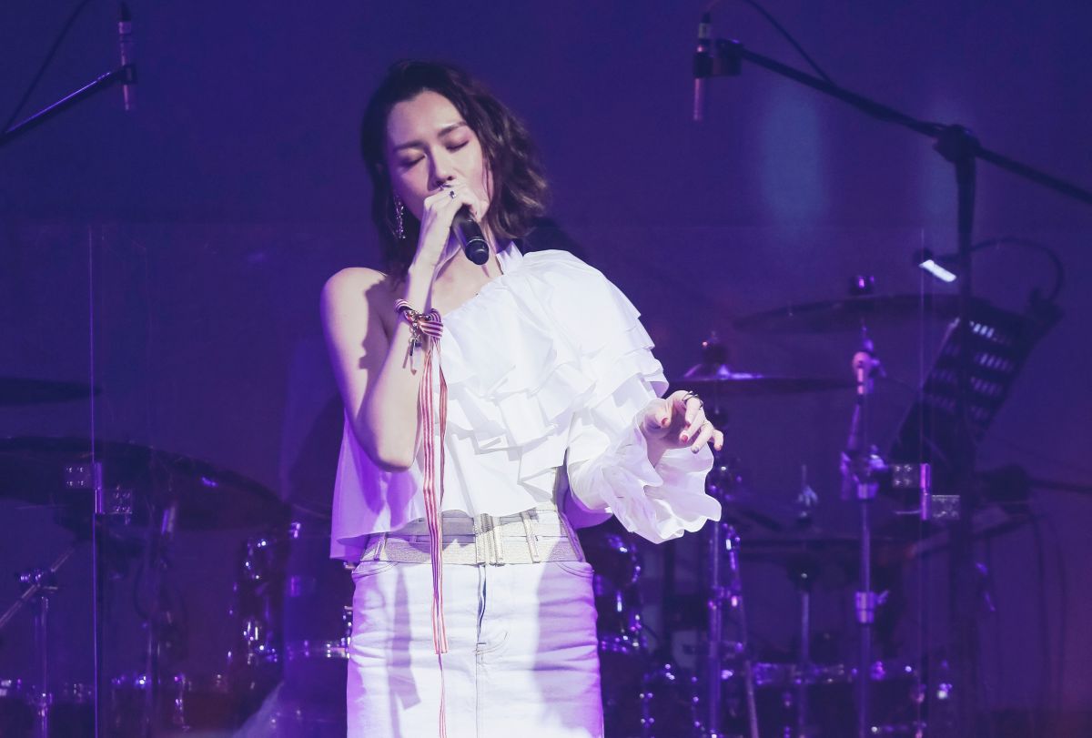 ▲黃莉赴台東演出，卻在隔天與阿嬤天人永隔。（圖／好舒服音樂提供）