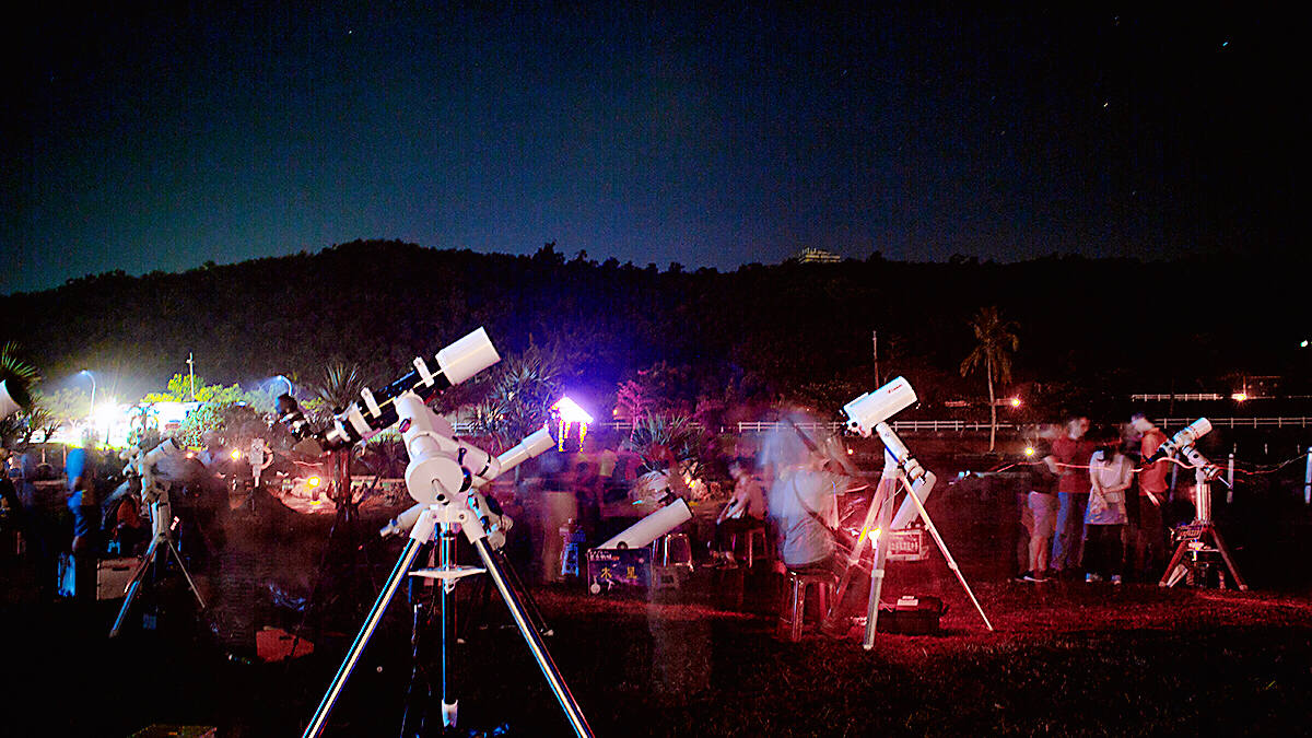 ▲追星族搶拍壯麗銀河與英仙座流星雨。（圖／屏東縣天文協會提供）