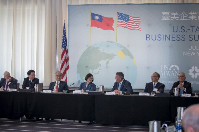 總統蔡英文出訪過境美國，出席台美企業高峰會議（圖／總統府提供）