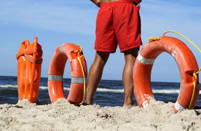 ▲夏天想開心玩水先備好「浮具」，同時選在安全海域遊玩才能更安心！（示意圖／翻攝自 pixabay ）