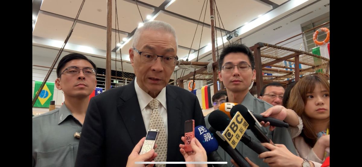 媒體問吳敦義對刪除總統兼任黨主席條款的看法，吳敦義說「跟我無關」，至於是否支持，吳不表示意見。 (圖/記者吳承翰攝)