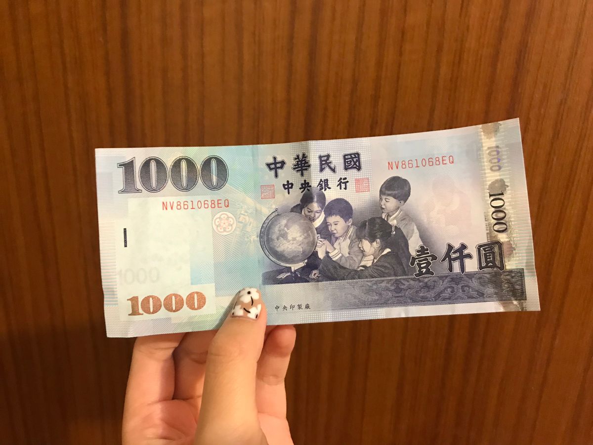 ▲新北市一名 OL 表示，自己每周的飯錢、油錢加起來大約 1000 元，「有人還說我一個禮拜花 1000 花很快...」而她的花錢方式曝光後，也令許多網友傻眼。（圖／NOWnews 攝影）