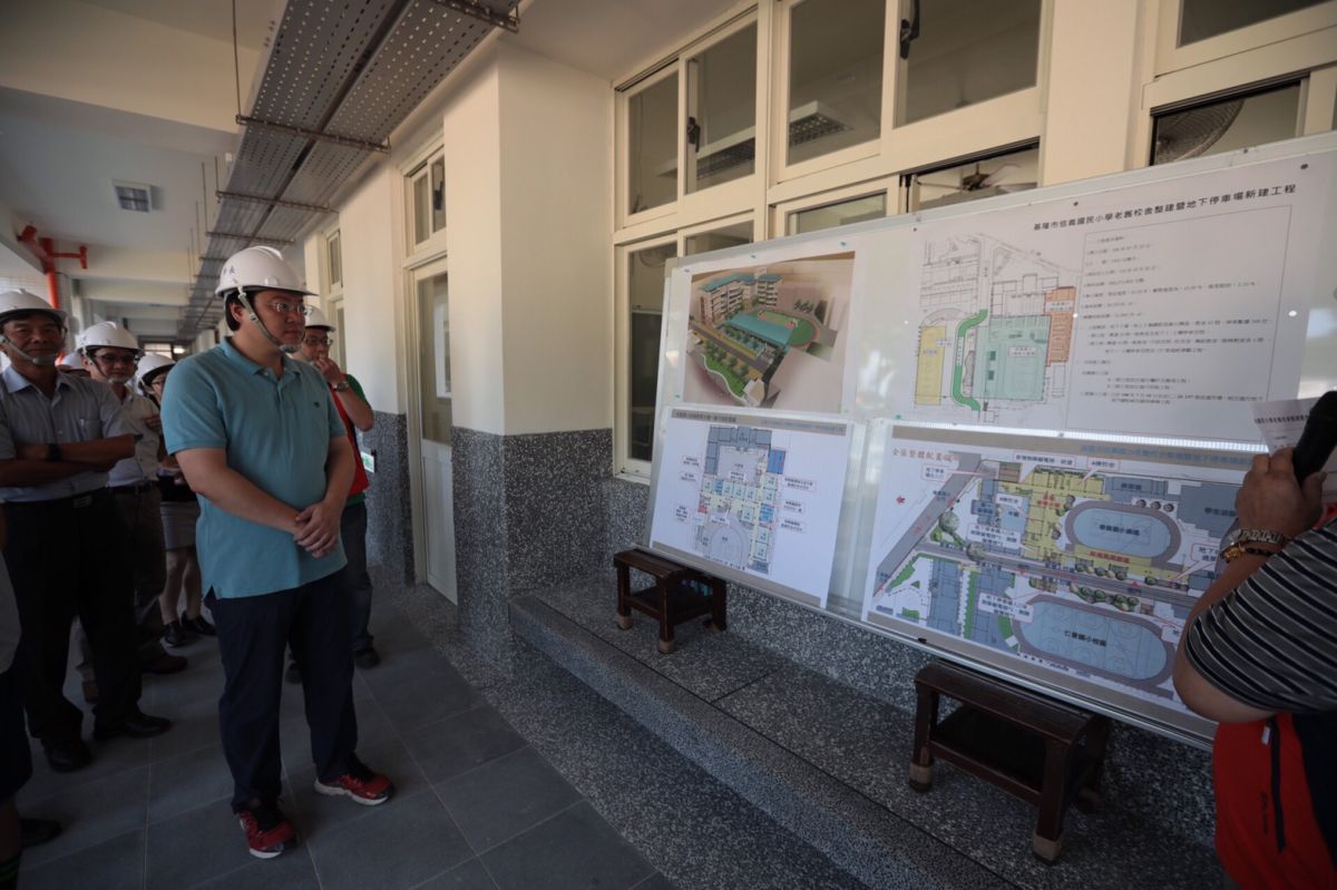 ▲基隆市長林右昌今(15)天視察信義國小「老舊校舍整建暨地下停車場新建工程」。（圖／基隆市政府提供）

