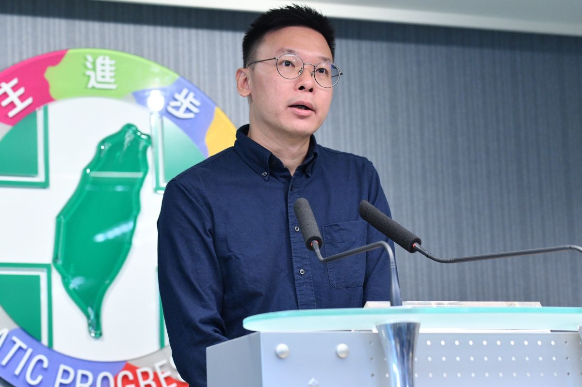 太陽花學運領袖林飛帆15日接任民進黨副秘書長一職，他表示，相信很多人都關心民進黨與時代力量，未來在選舉上的競爭，但真正的重點跟焦點，不會只在選舉競爭上。（圖／記者林柏年攝,2019,07,15)