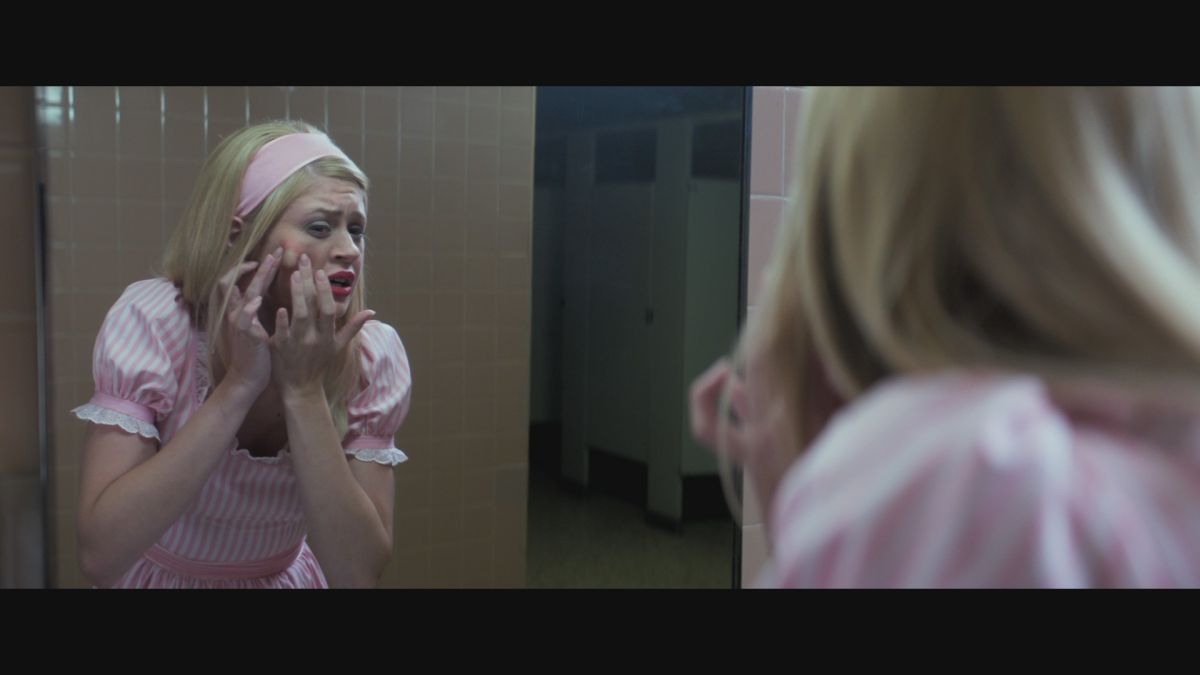 ▲《在黑暗中說的鬼故事》娜塔莉甘斯霍恩被鬼怪「紅點」嚇到頻作惡夢（圖／甲上娛樂）