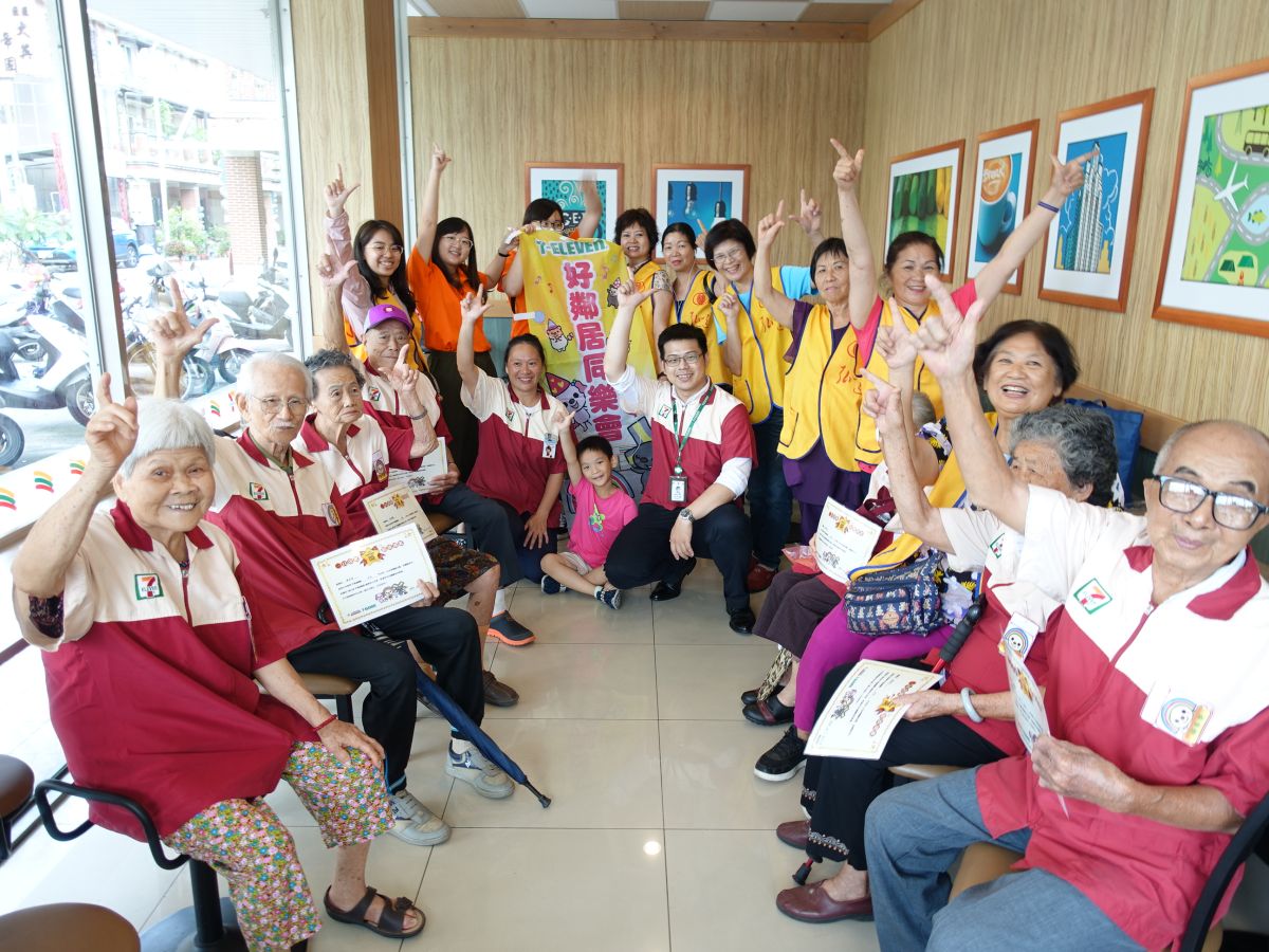 ▲弘道老人福利基金會為鼓勵老人家多與外界互動，與小七舉辦「不老店長」圓夢計畫，邀請長輩化身成店長。（圖／記者陳雅芳攝，2019.07.15）