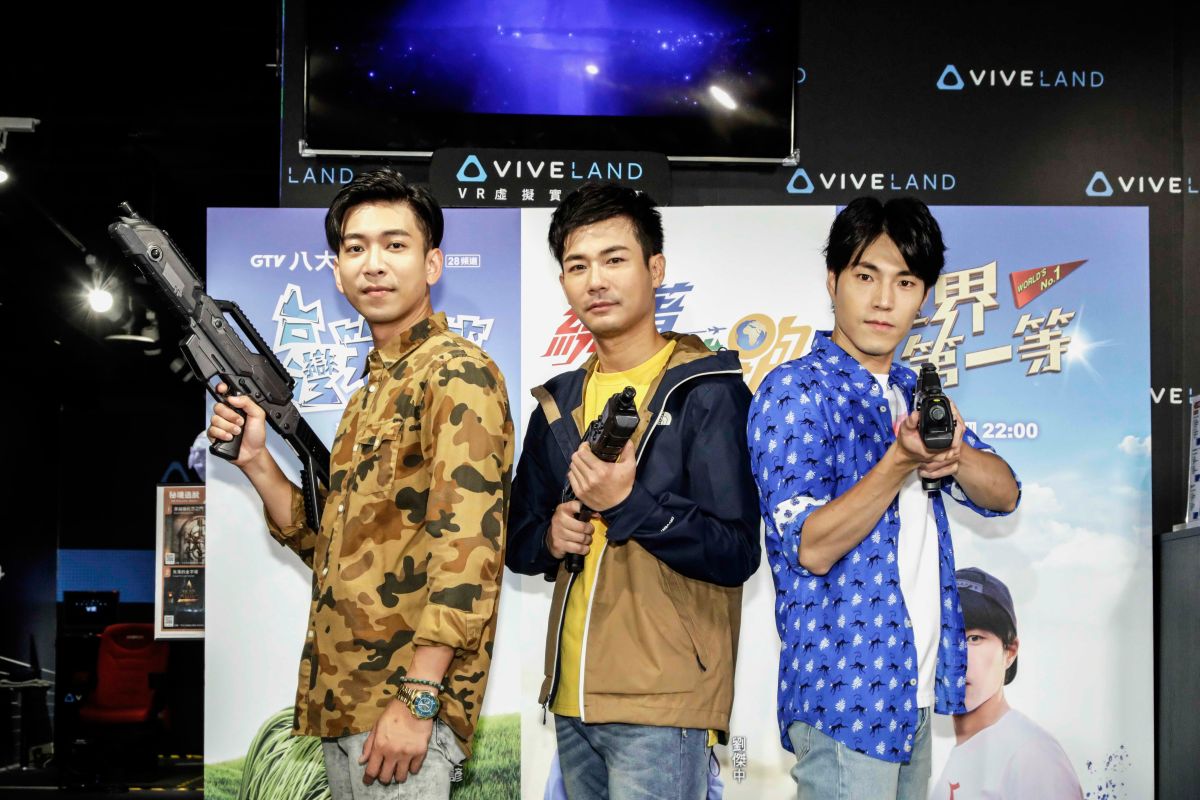 ▲吳俊諺（左起）、劉傑中和唐振剛一起宣傳《繞著地球跑》。（圖／八大提供）