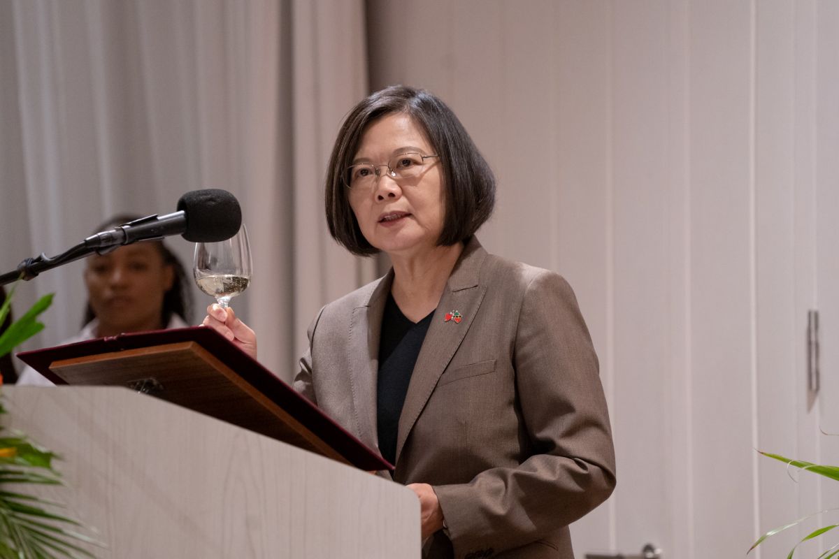 國民黨初選結果出爐，高雄市長韓國瑜勝，刻正在加勒比海友邦的總統蔡英文，恭喜韓國瑜在初選勝出。（圖／總統府提供）