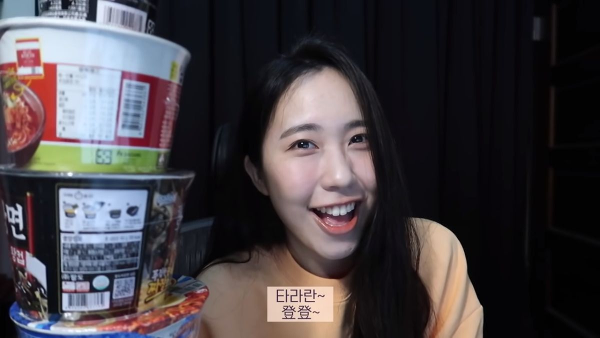 ▲有網友提問，到底韓國泡麵的客群在哪裡？引發鄉民討論，多人指出「麵條」才是韓國泡麵的美味關鍵。（圖／翻攝自 Gomango 芒果的 YouTube）