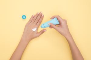 防蚊液、防曬乳誰先塗?專家曝正解 被叮很慘「2種藥」消腫止癢