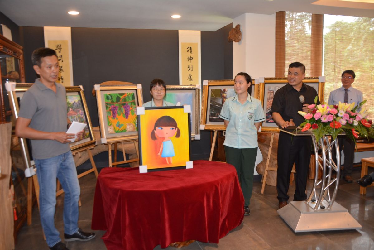 ▲竹崎高中以拍賣美術作品，募集美術班發展基金。（圖／記者郭政隆攝影2019.7.16）
