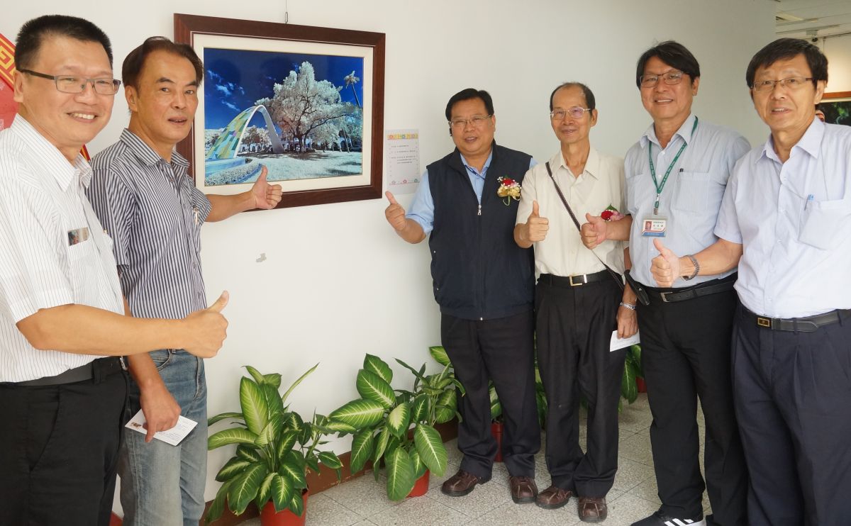 ▲中油煉製事業部及高雄廠攝影社第五次油人影展，由煉製事業部副執行長徐漢(右4)揭開序幕。(圖／記者黃謝美蘭攝，2019.07.16)