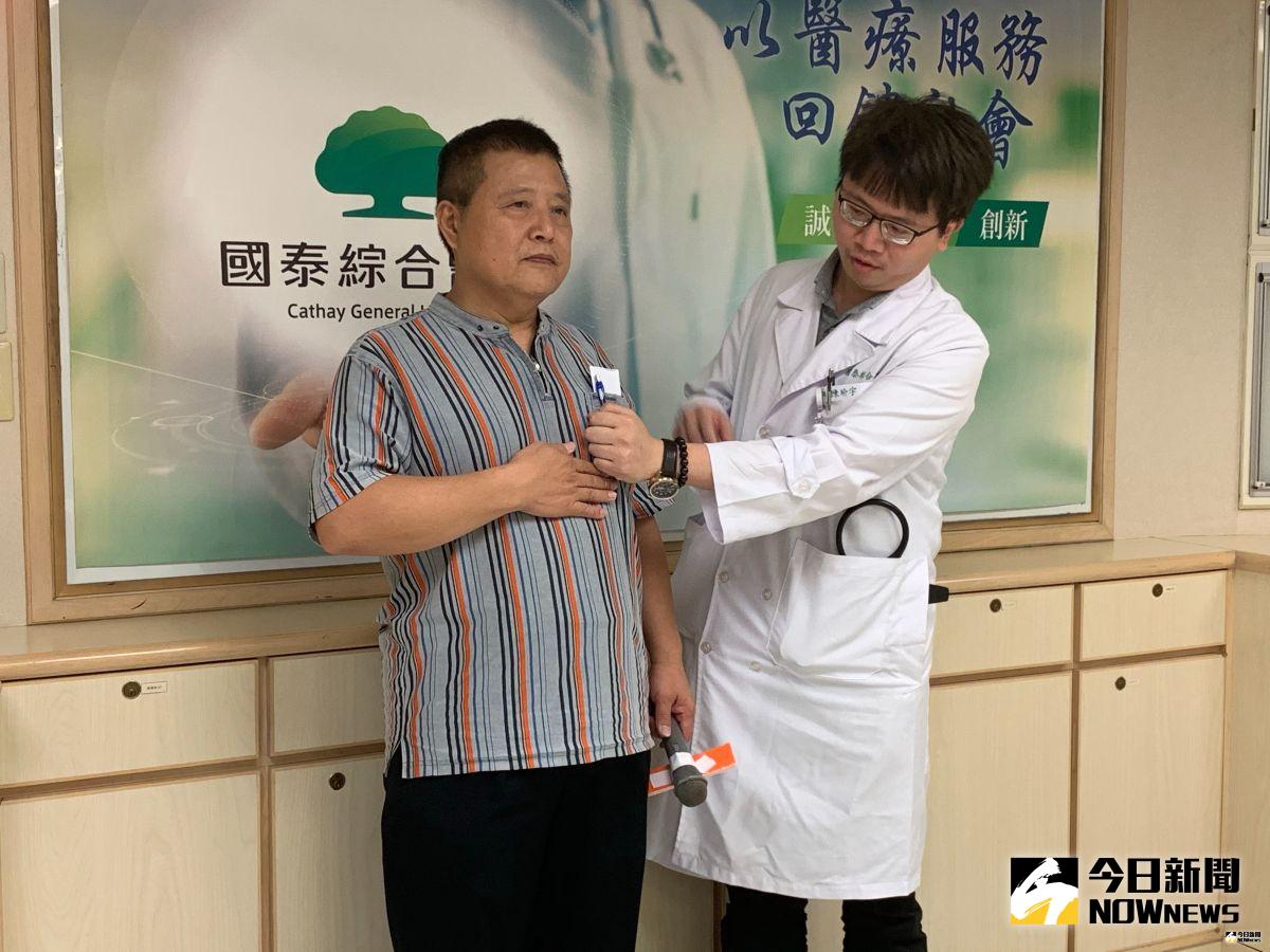 ▲陳先生長期上腹部悶痛，就醫檢查後竟發現是3條冠狀動脈血管阻塞。（圖／記者汪瑋琪攝）