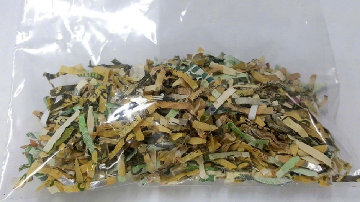 ▲韓國一位上班族不小心將 55 萬韓元、約新台幣 14,500 元丟入碎紙機，結果花一個月時間將鈔票碎片神還原，引發網友討論。（圖／翻攝自微博）