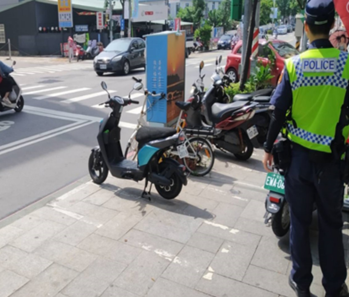 ▲違規占用公有停車空間營業之租賃業者，金門警將加強取締。（圖／金城分局提供）