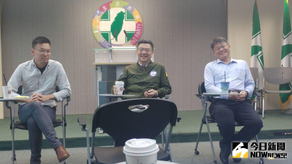 對於第一天上班心得，新上任的民進黨副秘書長林飛帆透露，「像是進成功嶺的第一天」。（圖／記者林人芳攝，2019,07,16)