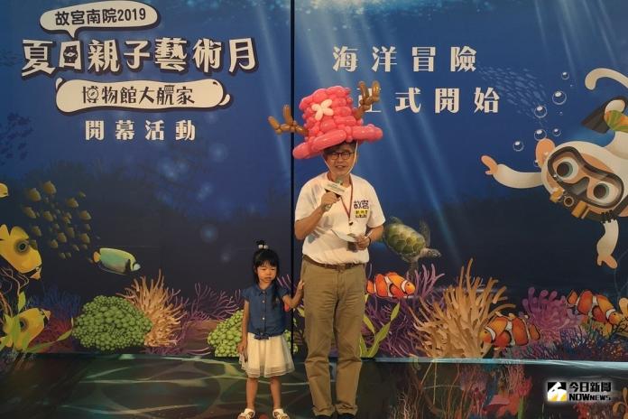 黃永泰副院長不惜遠程的帶著親愛的孫女，到南院一起參與親子藝術月開幕。