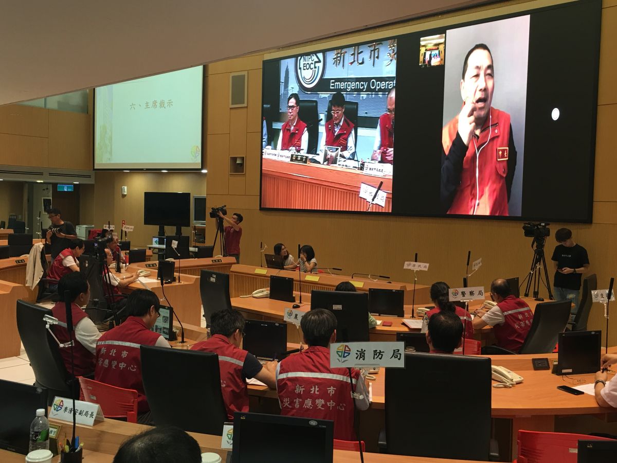 ▲侯友宜說，颱風已發布陸上警報，要求市政府各局處確實做好防颱準備。（圖／記者陳志仁攝，2019.07.17）