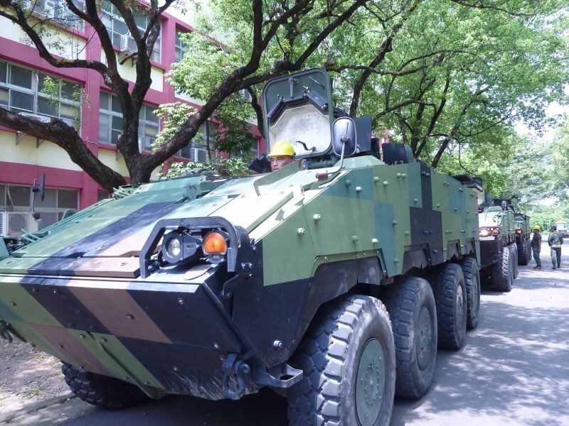 ▲輕颱丹娜絲颱風來襲，針對台南、高屏沿海易淹水地區，第四作戰區先期完成CM32雲豹八輪甲車預置防災。（圖／第四作戰區提供, 2019.7.17）