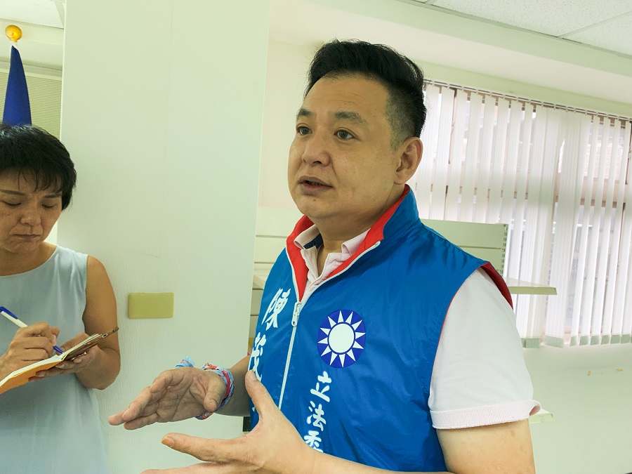 ▲表態參選的市議員陳明義和青工會長陳茂嘉今（17）日均登記領表新莊區立委。（圖／記者宋原彰攝，2019.07.17）