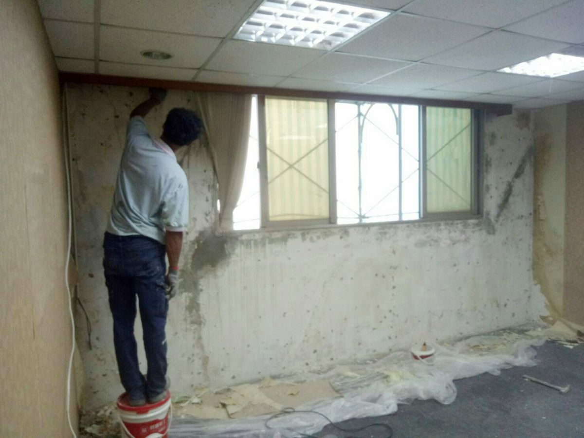 ▲颱風季節或梅雨季後是看屋的最佳時機，可以看到房屋是否有發生漏水現象。(圖／信義居家提供)