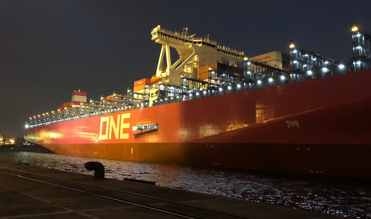 ▲日本籍天鵝座號貨櫃輪首航高雄港。(圖／台灣港務公司高雄港務分公司提供)