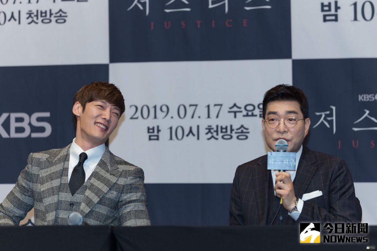 ▲孫賢周（右）遭崔振赫開玩笑。（圖／friDay影音）