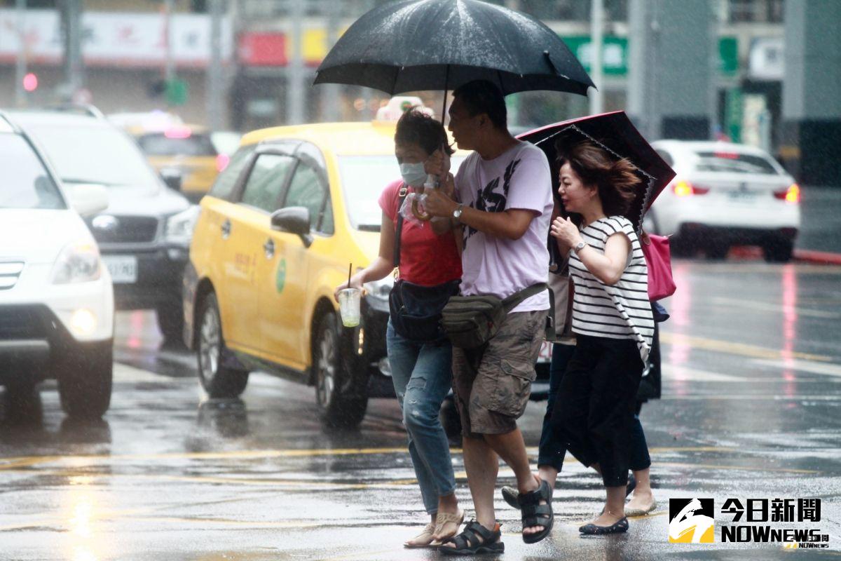 ▲台灣近期天氣不穩定，鋒面、華南雲雨區、東北季風都會接力帶來下雨、降溫。（圖／ NOWnews 資料照）