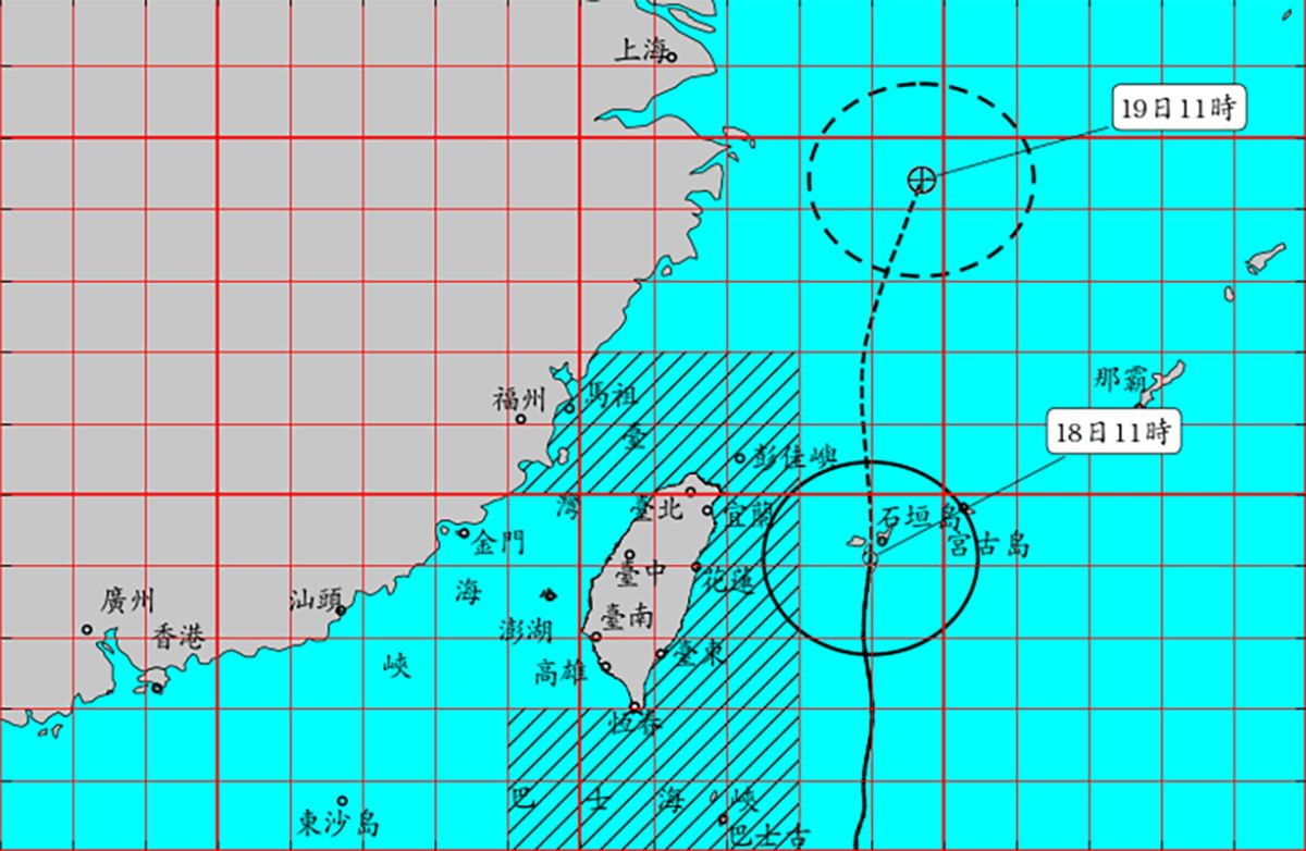 ▲根據中央氣象局11:30最新的氣象資料顯示，目前輕度颱風 丹娜絲中心在台北東南東方海面，持續向北移動。（圖／翻攝中央氣象局網站）