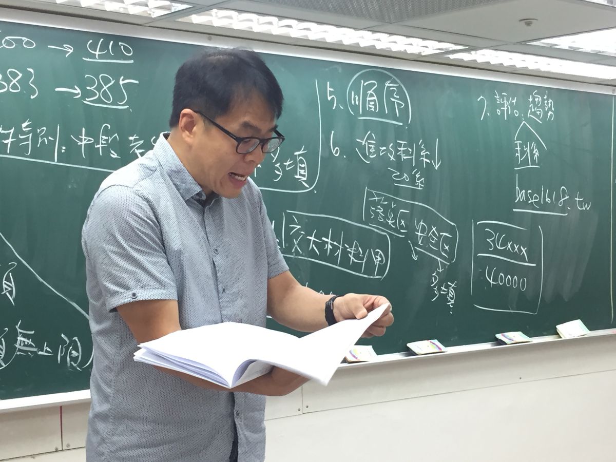 ▲升學輔導專家劉駿豪表示，由於今（108）年的回流缺額短少，考生選填志願一定要填得多、填得廣，否則可能落榜。（圖／記者黃仁杰攝 , 2019.07.18）