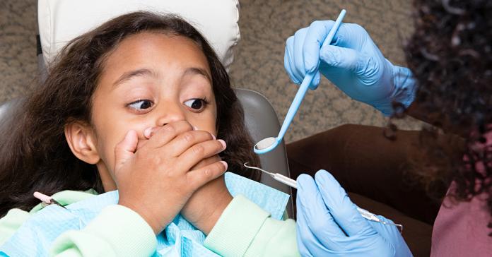 ▲不少孩子因為牙醫看診時，對工具摩擦發出的尖銳聲響而心生害怕，抗拒看牙。（圖／ingimage）
