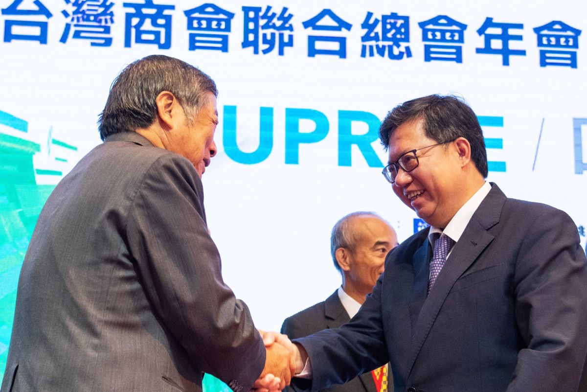 ▲鄭文燦說，桃園擁有桃園國際機場且鄰近首都台北及竹科工業區，往返國內外交通皆相當便利，很適合開發據點或設置營運總部。（圖／桃園市政府提供）