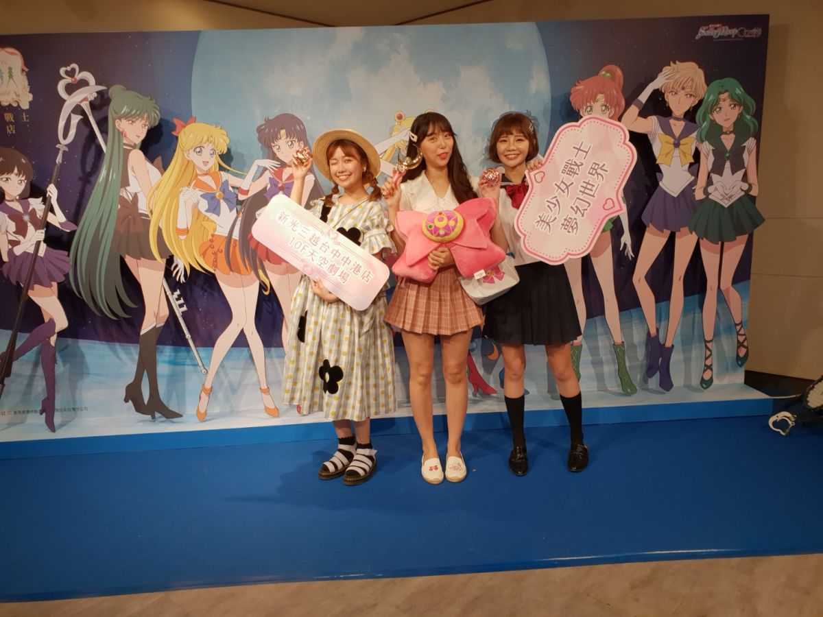 ▲「美少女戰士」卡通是年輕女孩成長記憶，今起在新光三越台中店展出，首日即吸引大批粉絲朝聖。（圖／金武鳳攝，2019.7.18)