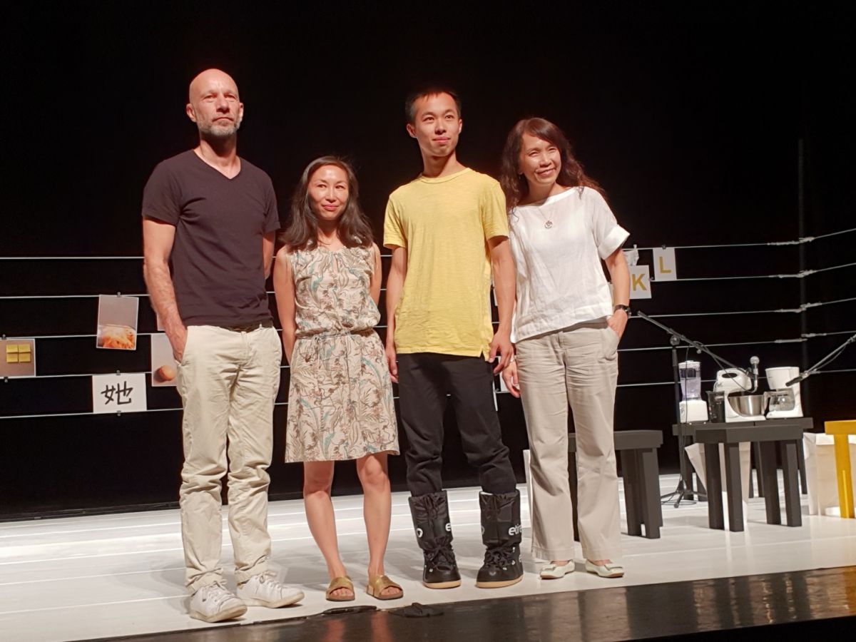 ▲即將於20日演出的亞瑟不一樣，今天彩排，法籍導演（左一）獲悉台灣首都市長是亞斯症者，讚說了不起。（圖／金武鳳攝，2019.7.18)