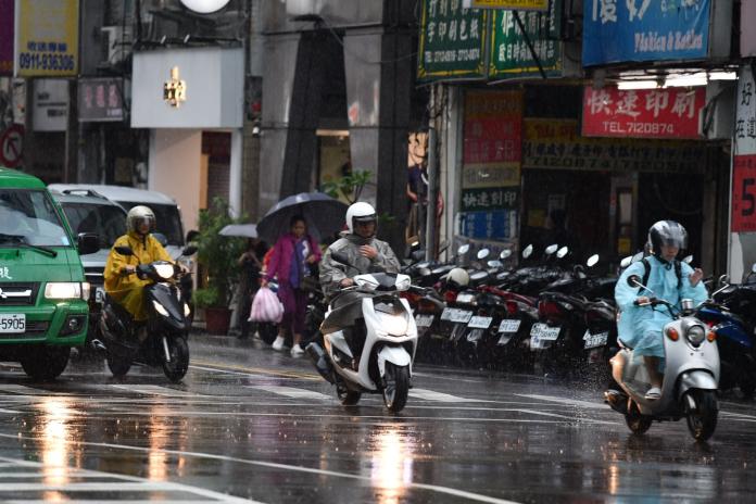▲今（ 30 ）日晚間受到米塔颱風影響，北台灣將降下豪大雨。（圖／NOWnews）