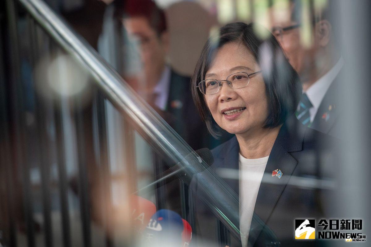 前民視董事長郭倍宏號召成立的喜樂島聯盟將組黨，正在聖露西亞出訪的總統蔡英文19日表示，台灣人必須合作與團結，才能面對很多的挑戰，相信團結是最重要的原則。（圖／總統府提供）