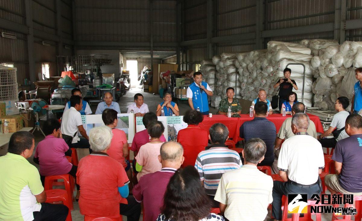 ▲斗六市長林聖爵爭取國防部睦鄰捐助後，在十三里召開說明會。（圖／記者蘇榮泉攝，2019.07.19）