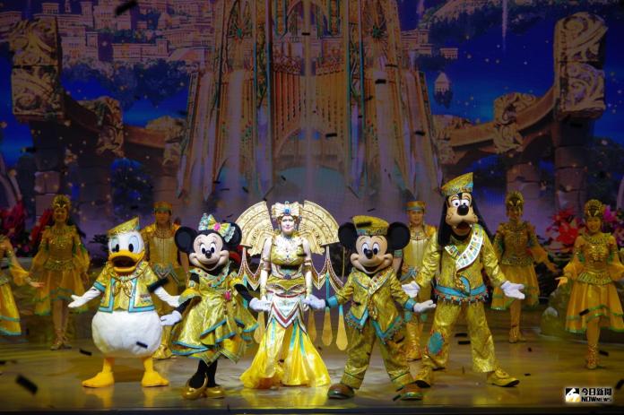 ▲東京迪士尼海洋新表演節目「幻境頌歌」在 7 月 23 日登場，米奇、米妮等眾多卡通名星將帶遊客一起尋找神秘的幻境之都「里約多拉多」。（圖／記者陳致宇攝）