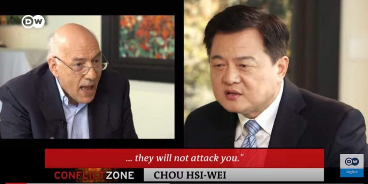 前台北縣長周錫瑋接受《德國之聲》專訪，一場專訪似乎變成辯論大賽。（圖 / 翻攝《德國之聲》公開播出影片）