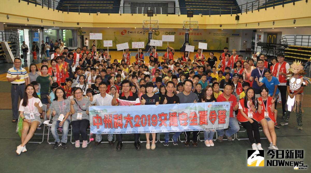 ▲中州科大交通安全夏令營有100位彰化、南投地區的國小學童報名參加，帶領學童從遊戲中認識交通安全。（圖／記者陳雅芳攝，2019.07.20）