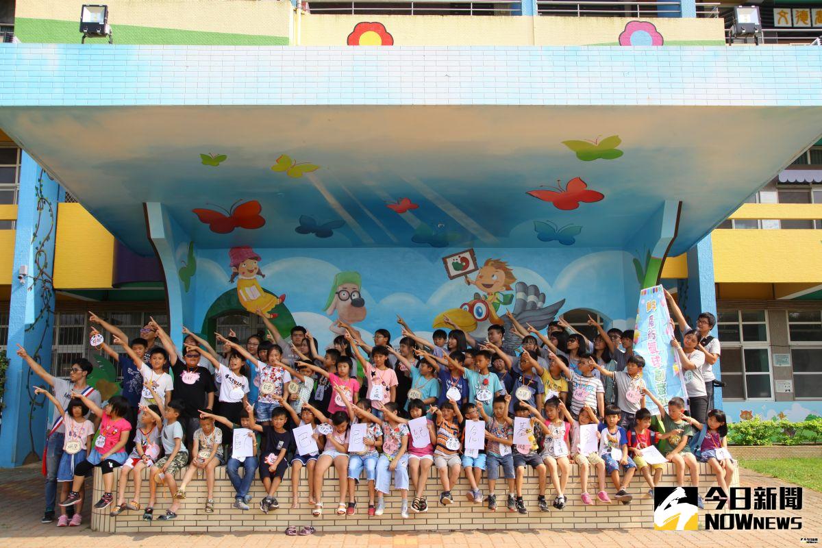 ▲高雄市輔英科技大學魔術氣球創意社到文德國小舉辦暑假營隊-「2019氣球的心跳之旅」，使學童及社區民眾重視自我健康照護。（圖／記者陳雅芳攝，2019.07.21）