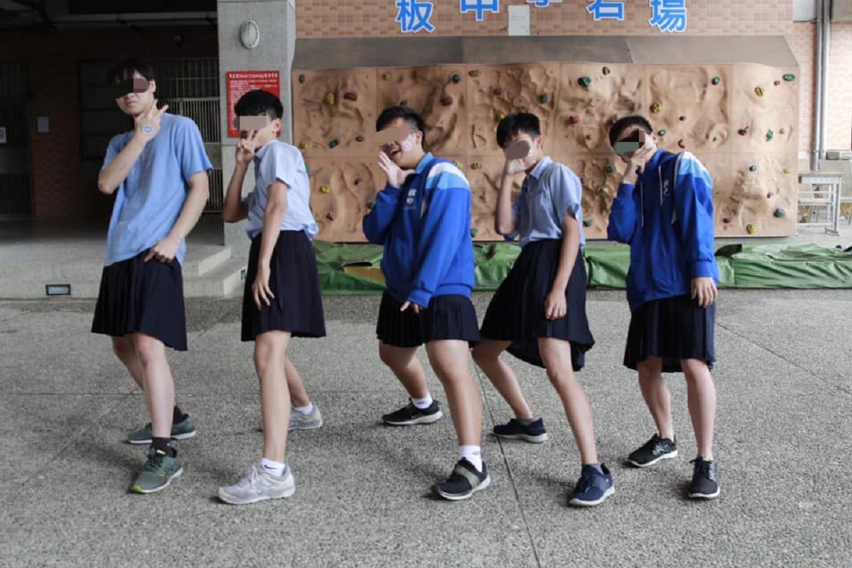 ▲近日板橋高中從學生會校慶辦「板中男裙－裙聚效應」後，校務會議進而放寬服儀規定，新學年起男、女生都可穿制服裙上學，成為全國第一個「男生可以穿裙子上學」的學校。（圖／翻攝自板中學生會)